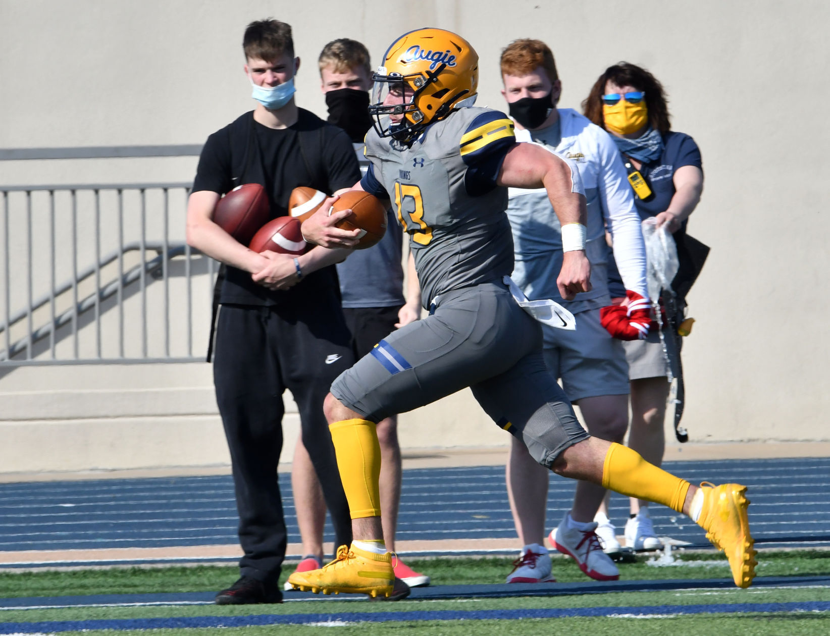 040321-qc-spt-augie football-130